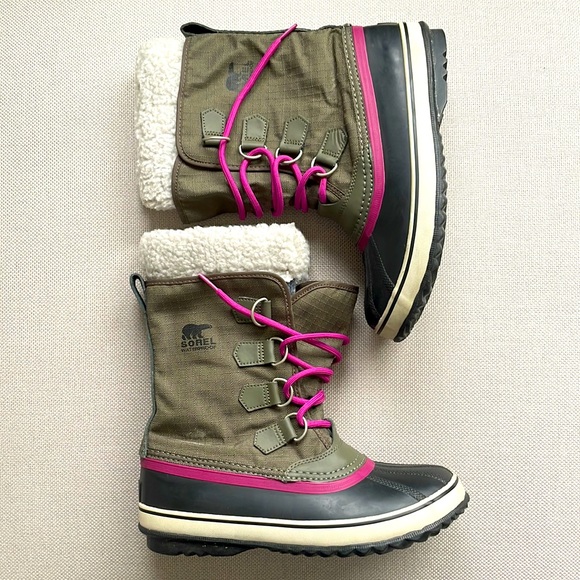 Sorel Shoes - Sorel Winter Carnival Waterproof Boots - Women’s. Size 8. Colour: Olive